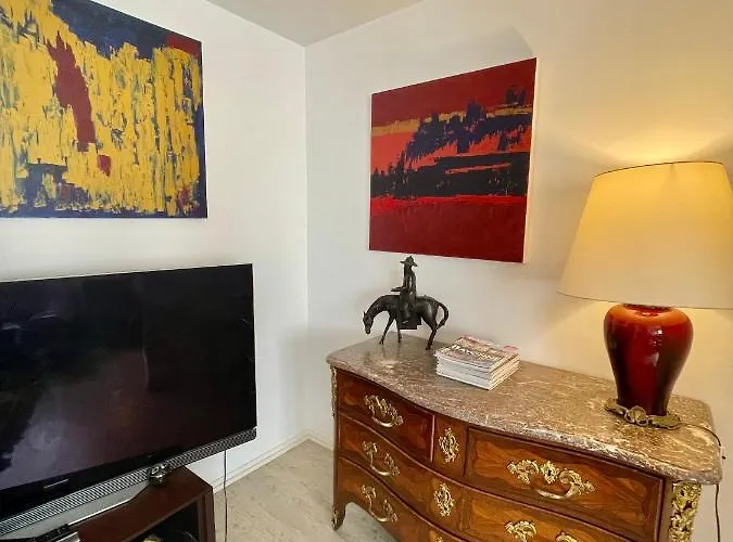 Apartment Grand T2 Plein Centre Historique Avec Ascenseur Saint-Jean-de-Luz